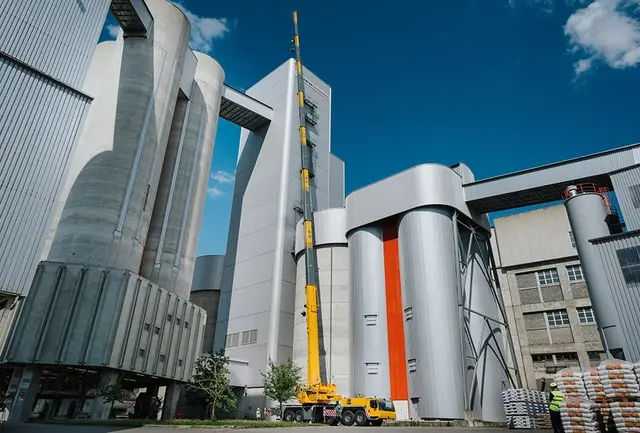 Bild 2 einer Mietmaschine vom Typ Mobilkran 300 Tonnen | Liebherr LTM 1300 6.3