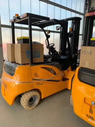 Vorschaubild 2 einer Mietmaschine vom Typ 3.5-tonne Electric Forklift | Maximal FBA35-JZ 4500 mm