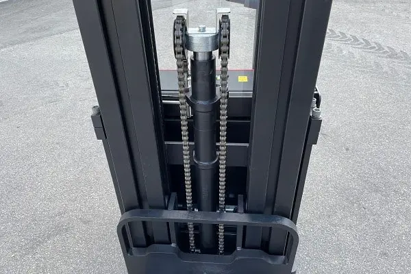 Bild 3 einer Mietmaschine vom Typ 1,6 Tonnen HH | EP ES16-16WA 4300 mm