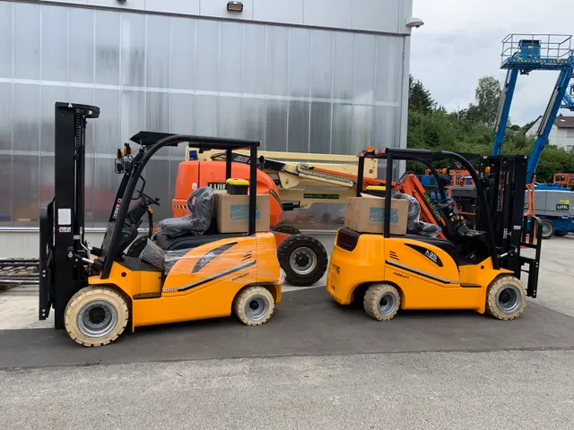 Bild 0 einer Mietmaschine vom Typ 3,5 Tonnen Elektro | Maximal Forklift FBA35-JZ 4500 mm