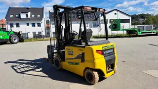 Vorschaubild 2 einer Mietmaschine vom Typ 3 Tonnen Elektro | Hyundai 30BH-9 6000 mm