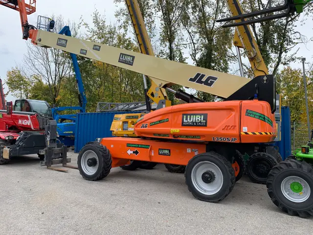 Bild 2 einer Mietmaschine vom Typ TB-433X | JLG 1350SJP