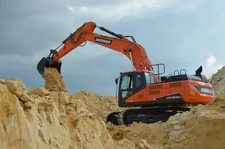 Picture of a rental machine of the type 30 Tons Crawler Excavator | Doosan DX-300LC-5