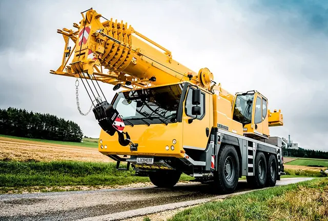Bild 1 einer Mietmaschine vom Typ Mobile crane 60 tons | Liebherr LTM 1060 3.1