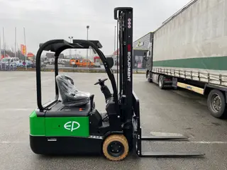 Vorschaubild 2 einer Mietmaschine vom Typ 1,8 Tonnen Elektro Dreirad | EP CPD18TV8 6000 mm