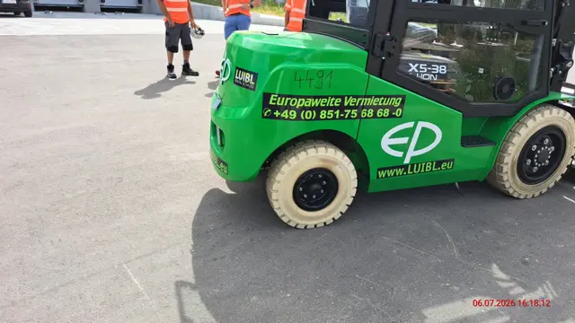 Bild 3 einer Mietmaschine vom Typ 3.8-tonne Electric Forklift | EP EFL382X5 6000 mm