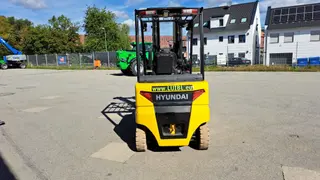 Vorschaubild 4 einer Mietmaschine vom Typ 3 tonnes electric | Hyundai 30BH-9 6000 mm