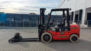 Vorschaubild 0 einer Mietmaschine vom Typ 3 tonnes electric | EP EFL302 Triplex mast 4800 mm