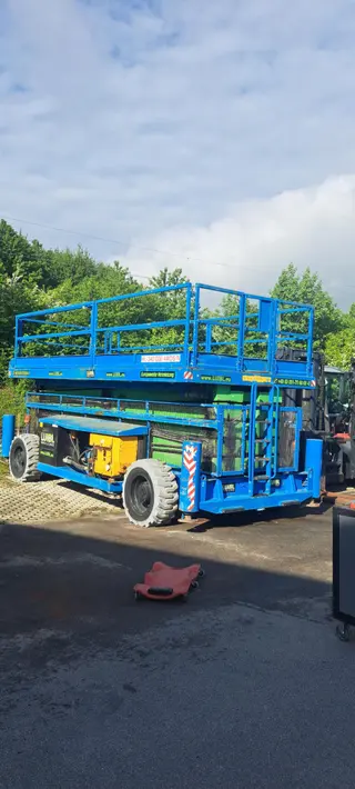 Vorschaubild 4 einer Mietmaschine vom Typ SBD-337 | Holland Lift HL 340D30 4WDS/N