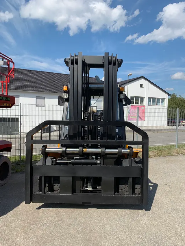Bild 4 einer Mietmaschine vom Typ 5-tonne Diesel Forklift | Maximal FD50T 4800 mm