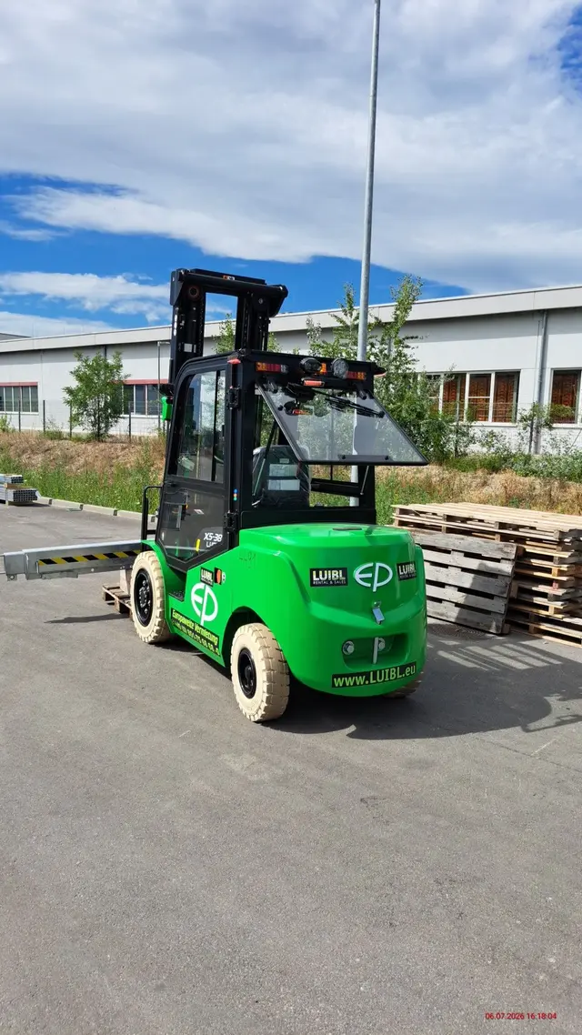 Bild 2 einer Mietmaschine vom Typ 3.8-tonne Electric Forklift | EP EFL382X5 6000 mm