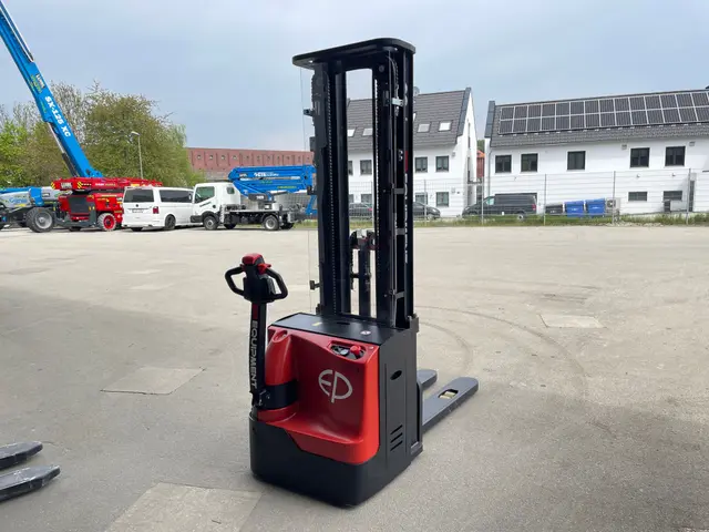 Bild 1 einer Mietmaschine vom Typ 1,6 Tonnen HH | EP ES16-16WA 5500 mm