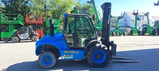 Vorschaubild 1 einer Mietmaschine vom Typ 3 tonne rough terrain forklift | Ausa C300H x4