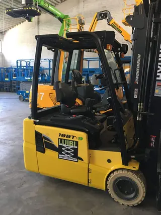Picture of a rental machine of the type 1.8 tonne electric tricycle | Hyundai 18BT-9 5500 mm