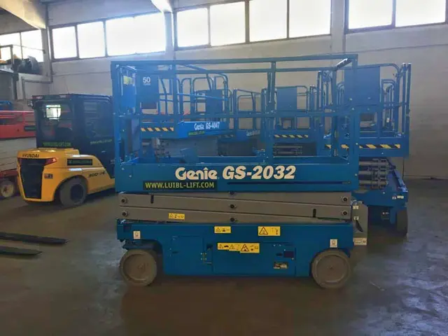 Bild 0 einer Mietmaschine vom Typ SBE-079 | Genie GS 2032