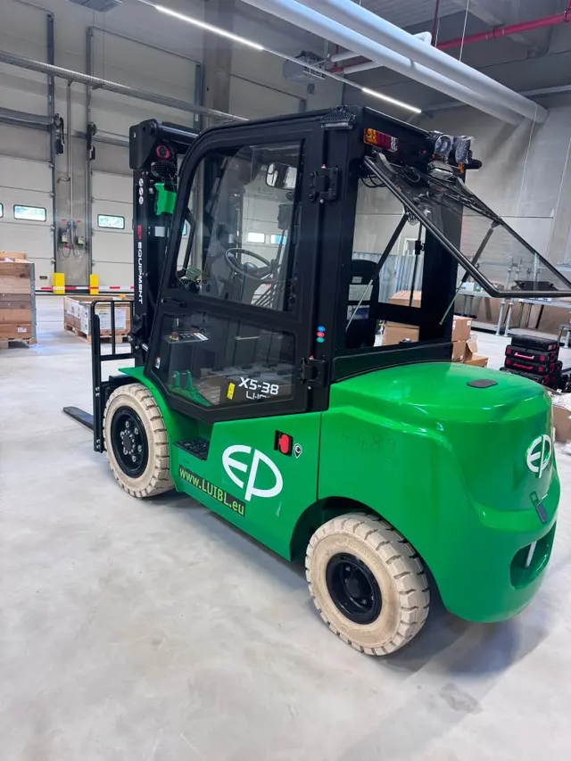 Bild 2 einer Mietmaschine vom Typ 3.8-tonne Electric Forklift | EP EFL382X5 4800 mm