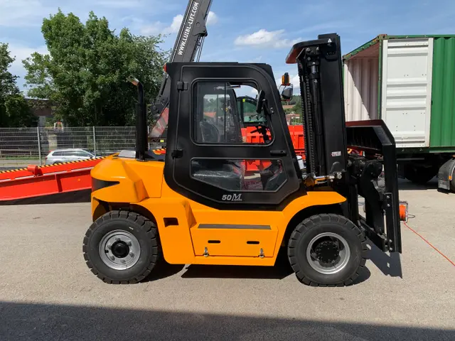 Bild 0 einer Mietmaschine vom Typ 5-tonne Diesel Forklift | Maximal FD50T 4800 mm