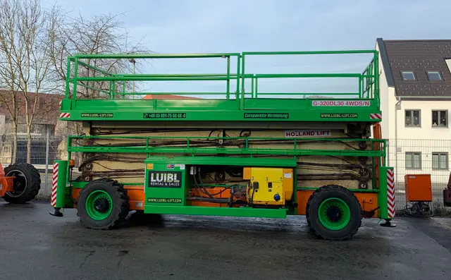 Bild 0 einer Mietmaschine vom Typ SBD-337 | Holland Lift Megastar G320