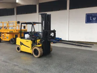 Vorschaubild 3 einer Mietmaschine vom Typ 5 tonnes electric | Hyundai 50B-9 6000 mm