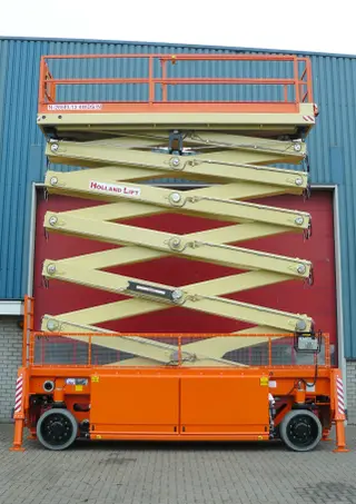 Vorschaubild 0 einer Mietmaschine vom Typ SBE-330 | Holland Lift HL330_E14_4WDS