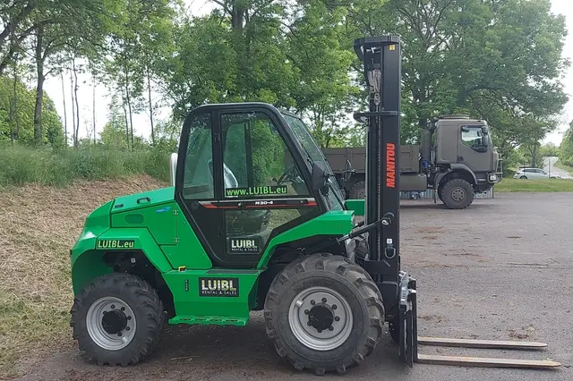 Bild 0 einer Mietmaschine vom Typ 3 Ton All Terrain Forklift | Manitou M30-4