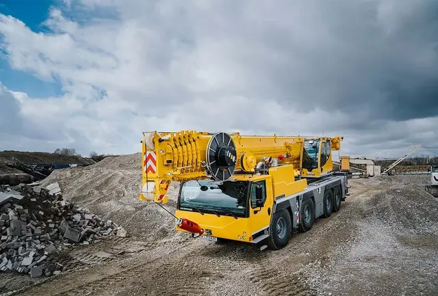 Bild 0 einer Mietmaschine vom Typ Mobile crane 120 tons | Liebherr LTM 1120-4.1