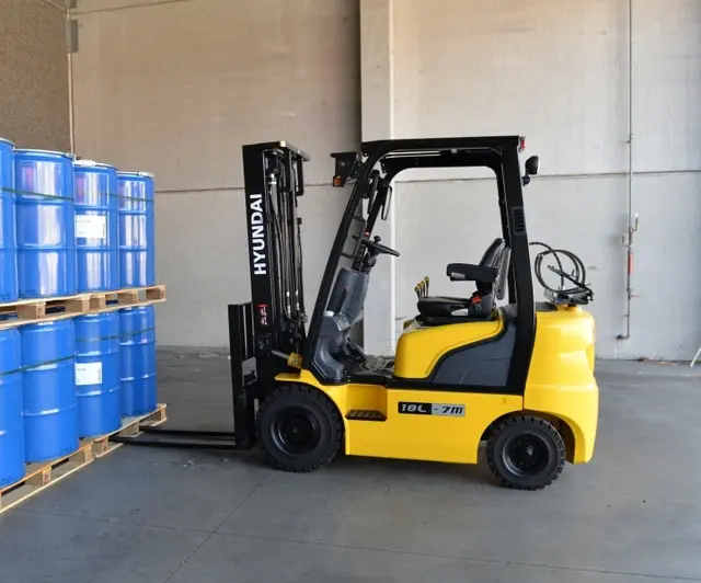 Bild 0 einer Mietmaschine vom Typ 1.8 tonne gas four-wheeler | Hyundai 18L-7M 5040 mm