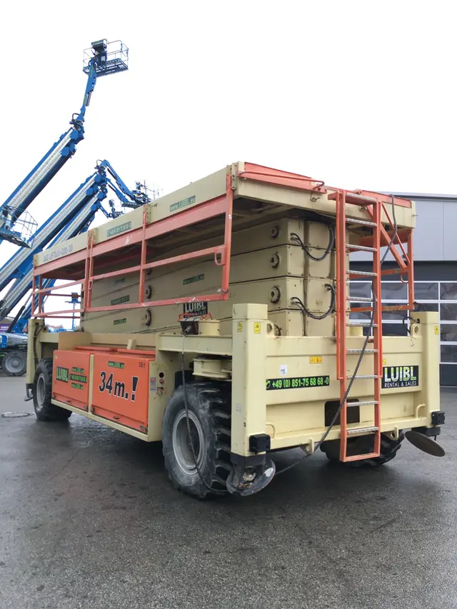 Bild 2 einer Mietmaschine vom Typ SBD-340 | JLG Liftlux 320-30