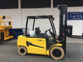 Vorschaubild 0 einer Mietmaschine vom Typ 5 tonnes electric | Hyundai 50B-9 6000 mm