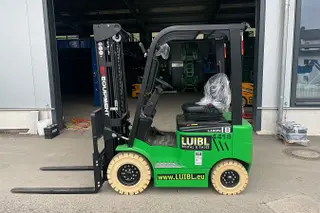 Picture of a rental machine of the type 1.8 tons electric four-wheeler | EP EFL181 4800 mm