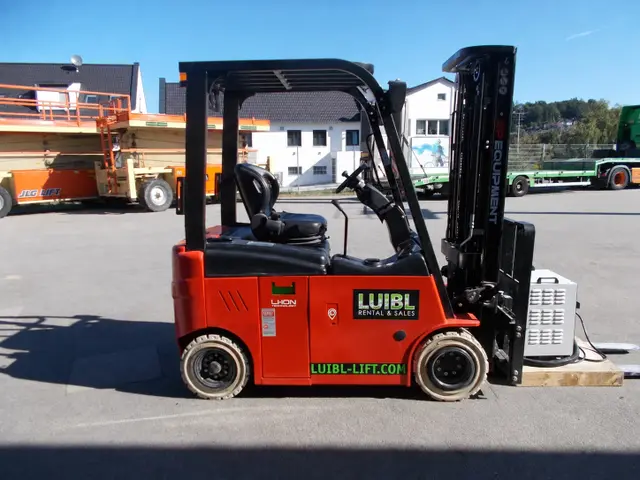 Bild 3 einer Mietmaschine vom Typ 2 Tonnen Elektro Vierrad | EP CPD20L1-Li 4700 mm