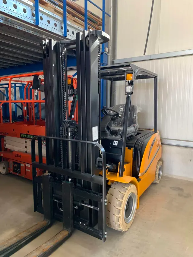 Bild 4 einer Mietmaschine vom Typ 3.5-tonne Electric Forklift | Maximal FBA35-JZ 4500 mm