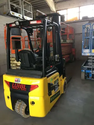 Vorschaubild 2 einer Mietmaschine vom Typ 1.5 tonne electric tricycle | Hyundai 15BT-9 5500 mm