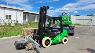 Vorschaubild 1 einer Mietmaschine vom Typ 3.8-tonne Electric Forklift | EP EFL382X5 6000 mm
