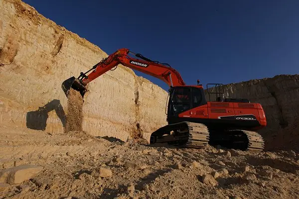 Bild 2 einer Mietmaschine vom Typ 30 Tons Crawler Excavator | Doosan DX-300LC-5