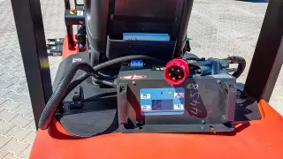 Vorschaubild 2 einer Mietmaschine vom Typ 3 tonnes electric | EP EFL302 Triplex mast 4800 mm