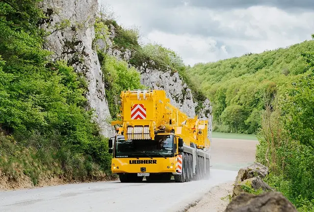 Bild 2 einer Mietmaschine vom Typ Mobile crane 650 tons | Liebherr LTM 1650 8.1