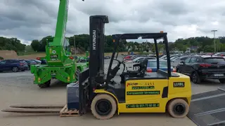Vorschaubild 0 einer Mietmaschine vom Typ 5 tonnes electric | Hyundai 50B-9 6000 mm