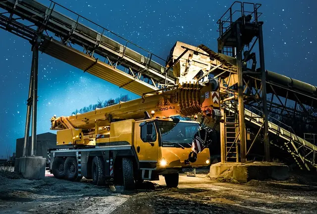 Bild 2 einer Mietmaschine vom Typ Mobile crane 90 tons | Liebherr LTM 1090 4.2