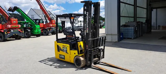 Bild 1 einer Mietmaschine vom Typ 1,8 Tonnen Elektro Dreirad | Hyundai 18BT-9 5500 mm