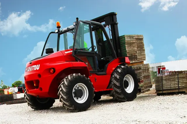 Bild 0 einer Mietmaschine vom Typ 5 Ton All Terrain Forklift | Manitou M50-4