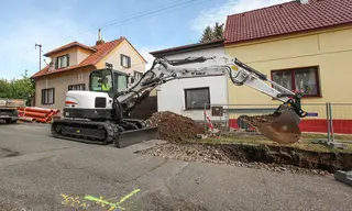 Picture of a rental machine of the type 8.5 Tons Compact Excavator | Bobcat E85