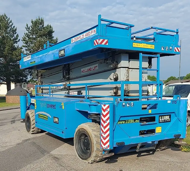 Bild 0 einer Mietmaschine vom Typ SBH-270 | Holland Lift M250HYL25 Combistar 4WD P/N