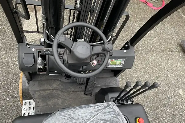 Bild 1 einer Mietmaschine vom Typ 1.8 tons electric three-wheeler | EP CPD18TV8 6000 mm