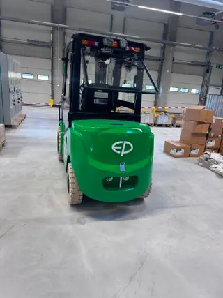 Vorschaubild 1 einer Mietmaschine vom Typ 3.8-tonne Electric Forklift | EP EFL382X5 4800 mm