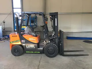 Picture of a rental machine of the type 3 tonnes diesel | Doosan D30G-Plus 5000 mm