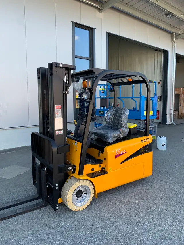 Bild 2 einer Mietmaschine vom Typ 2 tonne electric three-wheeler | Maximal Forklift FB20S-MJZ 4500 mm